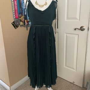 Never a Dull Moment Emerald Green Tie-Strap Pleated Midi Dress. NWT. Size Large